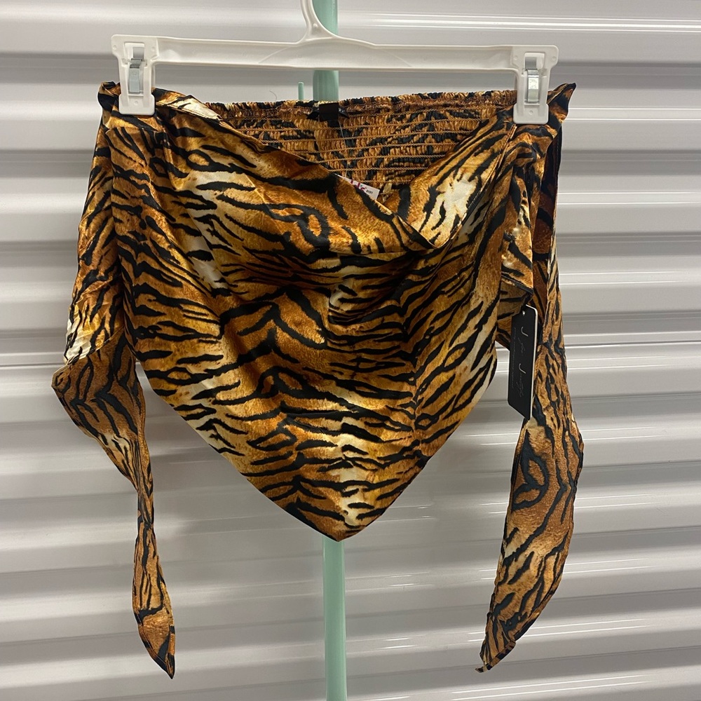 J For Justify Crop-Top